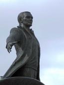 Півпостать М. Магомаєва