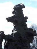 Верхня частина скульптурної групи