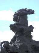 Верхня частина скульптурної групи