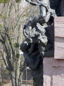 Нижня частина скульптурної групи