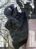 Нижня частина скульптурної групи (2)