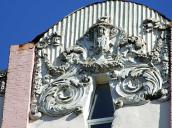 Сецесійний рельєф на фронтоні (2)