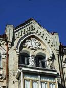 Центральний фронтон