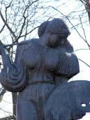 Півпостать музи