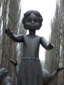 Півпостать дівчинки