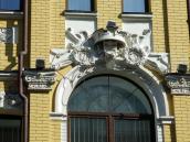 Рельєф над вікном