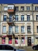 Фрагмент фасаду по вул. Спаській (2)