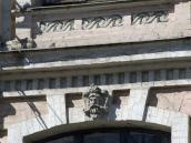 Маскарон над вікном