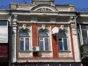 Вікна 3-го поверху і фронтон