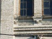 Рельєфна вставка під вікном 4-го поверху