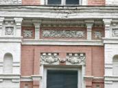 Фриз над вікном 3-го поверху