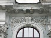Тимпан вікна 3-го поверху