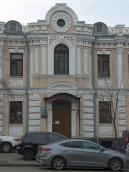 Центральна частина головного фасаду