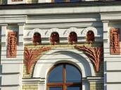 Тимпан вікна 3-го поверху