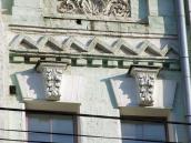 Рельєфні вставки над вікнами 3-го…