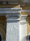 Капітель пілястри (2-й поверх)