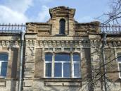 Вікно 2-го поверху і фронтон