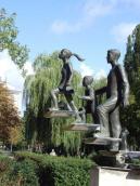 2021 р. Скульптурна група. Вигляд з…