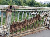 Над Гідропарком відвалилася половина…