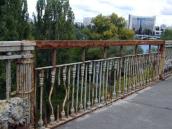 А тут вивалився цілий прольот балюстради